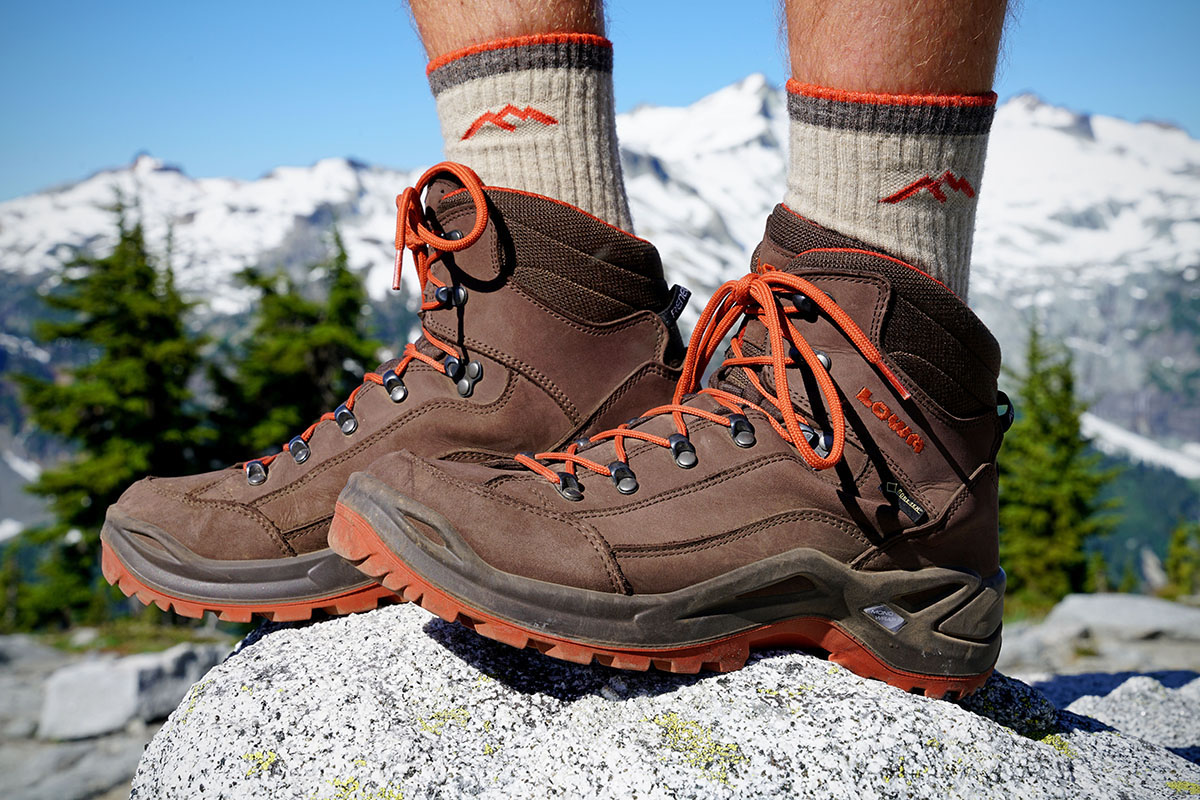 چگونه کفش کوهنوردی را تمیز کنیم