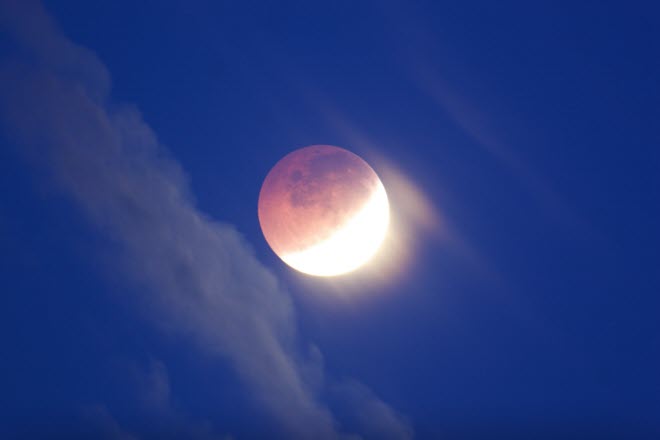 ماه گرفتگی چیست